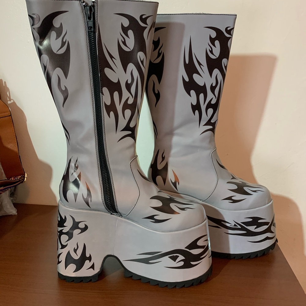 Sz10 Dolls Kill lighting boots reflective platform - Picture 11 of 16